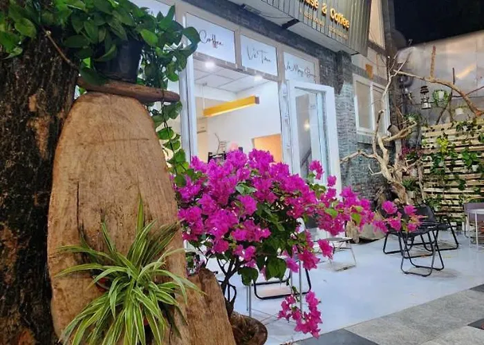 Le Condor House And Cafe